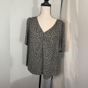 Loft, gray and black leopard print, short‎ sleeve flowy top size medium